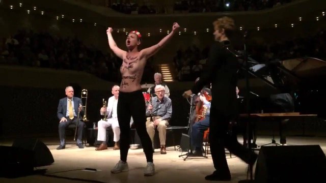 Femen Protesters Interrupt Woody Allen Jazz Concert in Hamburg