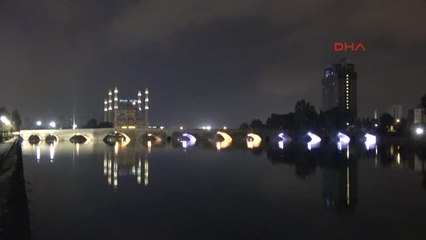 Adana Sabancı Merkez Camii'nin Mahyasında 15 Temmuz Mesajı