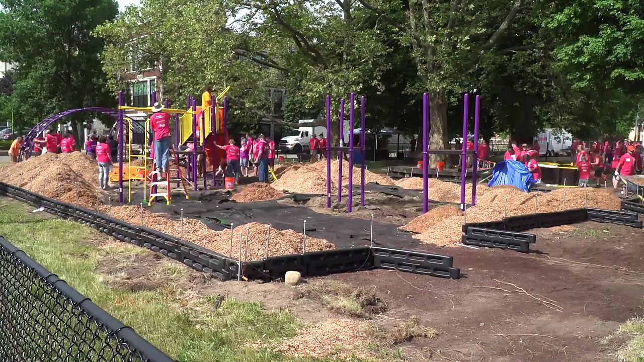 6 Hours + 200 Amway Volunteers = 1 Custom Playground for 1,000 Children | Amway