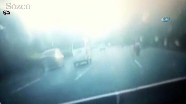 Vinç minibüsün üzerine devrildi