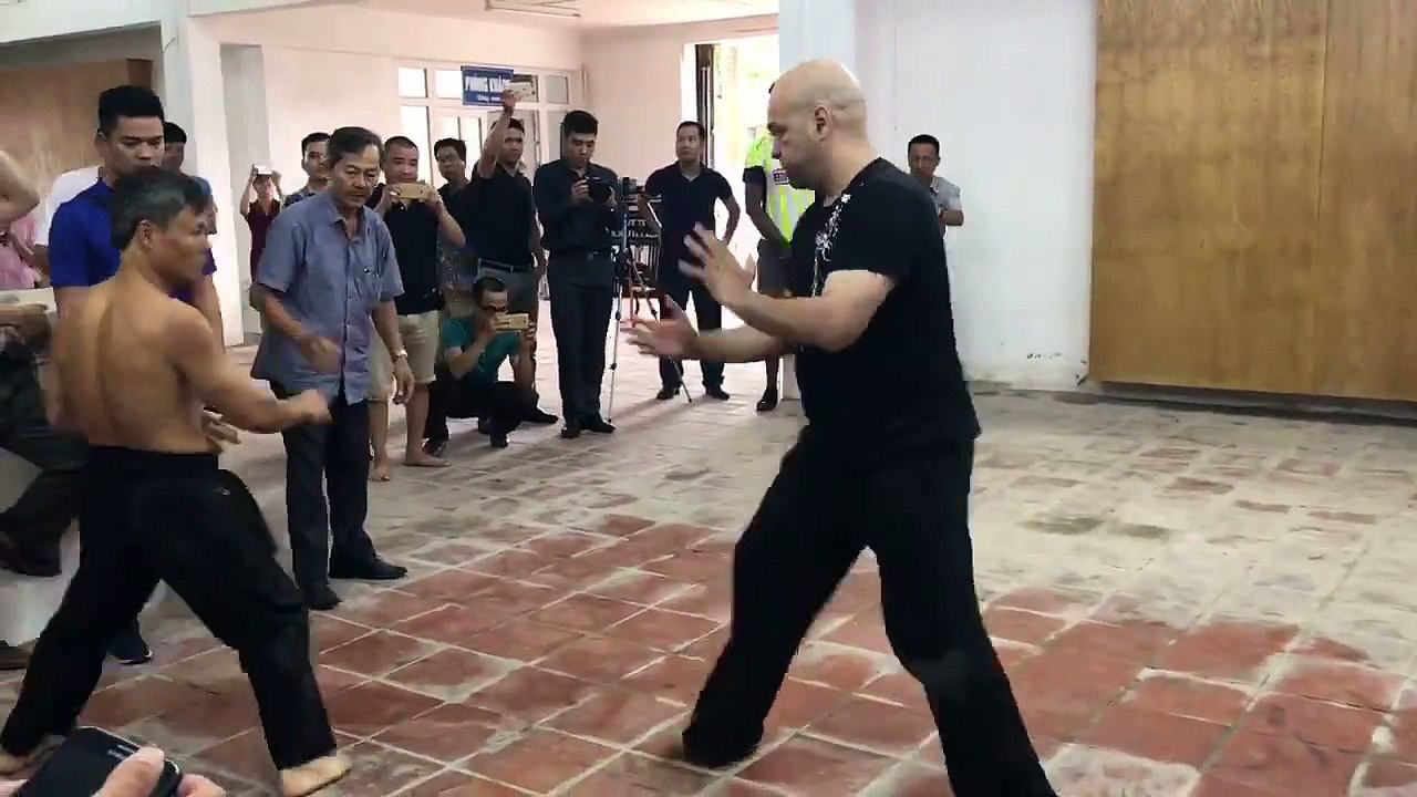 Cao thủ Vịnh Xuân tung đòn knockout võ sư Đoàn Bảo Châu