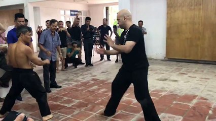 Cao thủ Vịnh Xuân tung đòn knockout võ sư Đoàn Bảo Châu