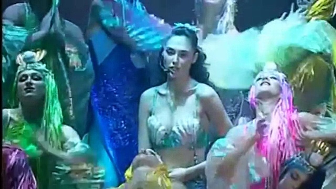 Gal Gadot - I'm In Love (Live Performance)