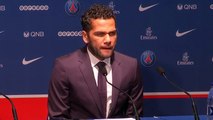 Dani Alves làm lễ ra mắt cùng PSG