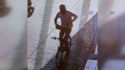 Bisikletli Kapkaççı Önce Kameraya Sonra Polise Yakalandı