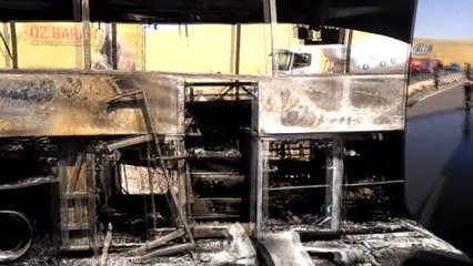 Şanlıurfa'da Yanan Yolcu Otobüsü Demir Yığınına Döndü
