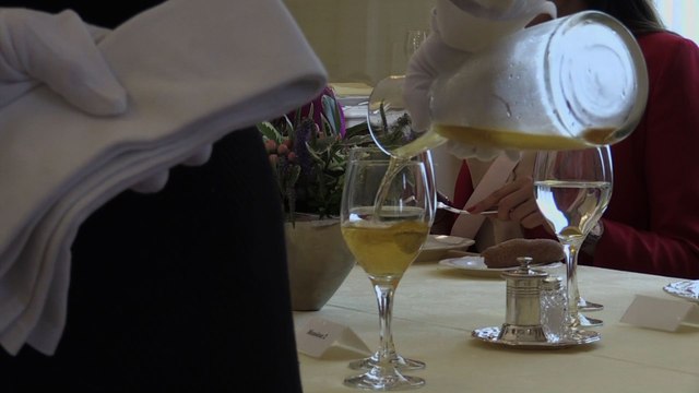 Les bonnes manières ont un prix : 27 000€ pour des cours intensifs en Suisse