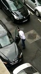 Un accrochage entre deux voitures tourne mal