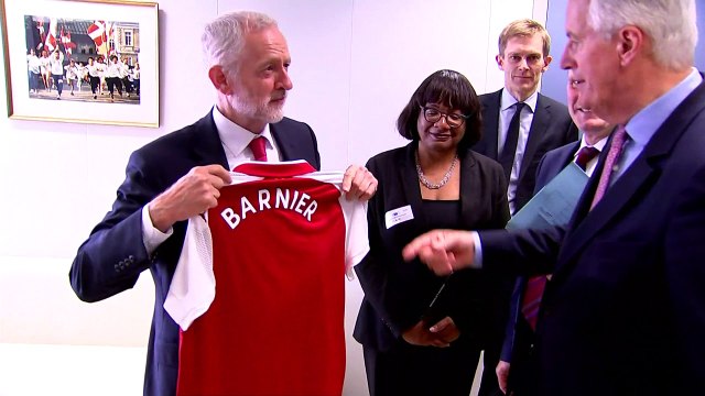 Jeremy Corbyn gifts Arsenal shirt to EU Brexit chief