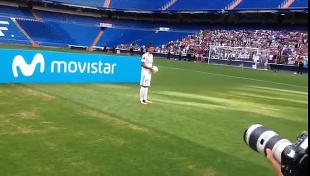 Theo Hernandez incapable de faire des jongles lors de sa présentation au Real Madrid
