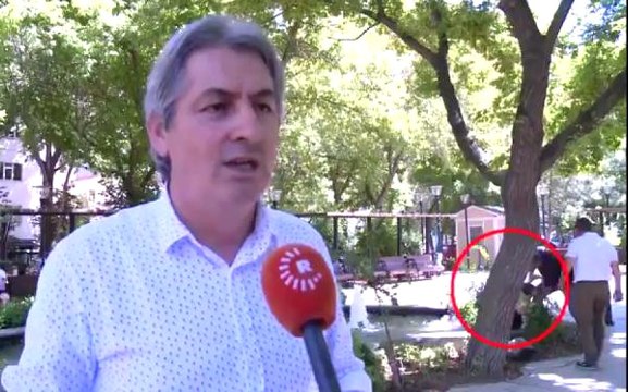 Röportaj Sırasında Gölete Düşen Çocuğu Kameraman Kurtardı