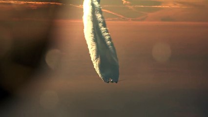 Λένε ότι είναι αληθινό!!!Ουρά cheimtrail αεροσκάφους στη φάση προσγείωσης!Λίγοι το εχουν δεί!