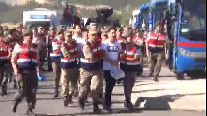 Cumhurbaşkanı Erdoğan'a Suikast Davasında 'Kahraman' Yazılı Tişört Gerginliği