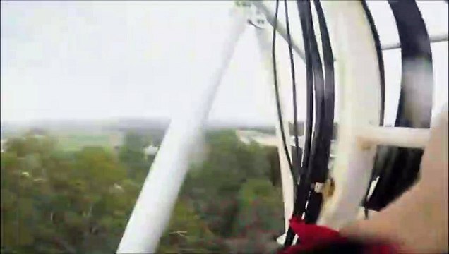 Un homme frappé par un éclair lors de l'escalade d'une tour