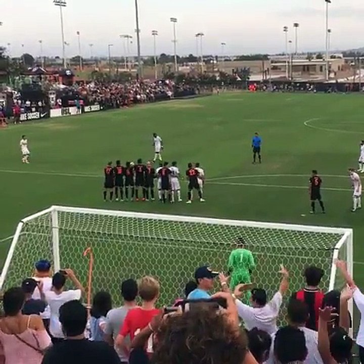 Découvrez l'incroyable coup franc de Drogba qui sauve le Phoenix dans les arrêts de jeu