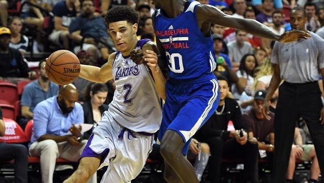 Lonzo Ball wears Nike instead of Big Baller, Twitter loses it