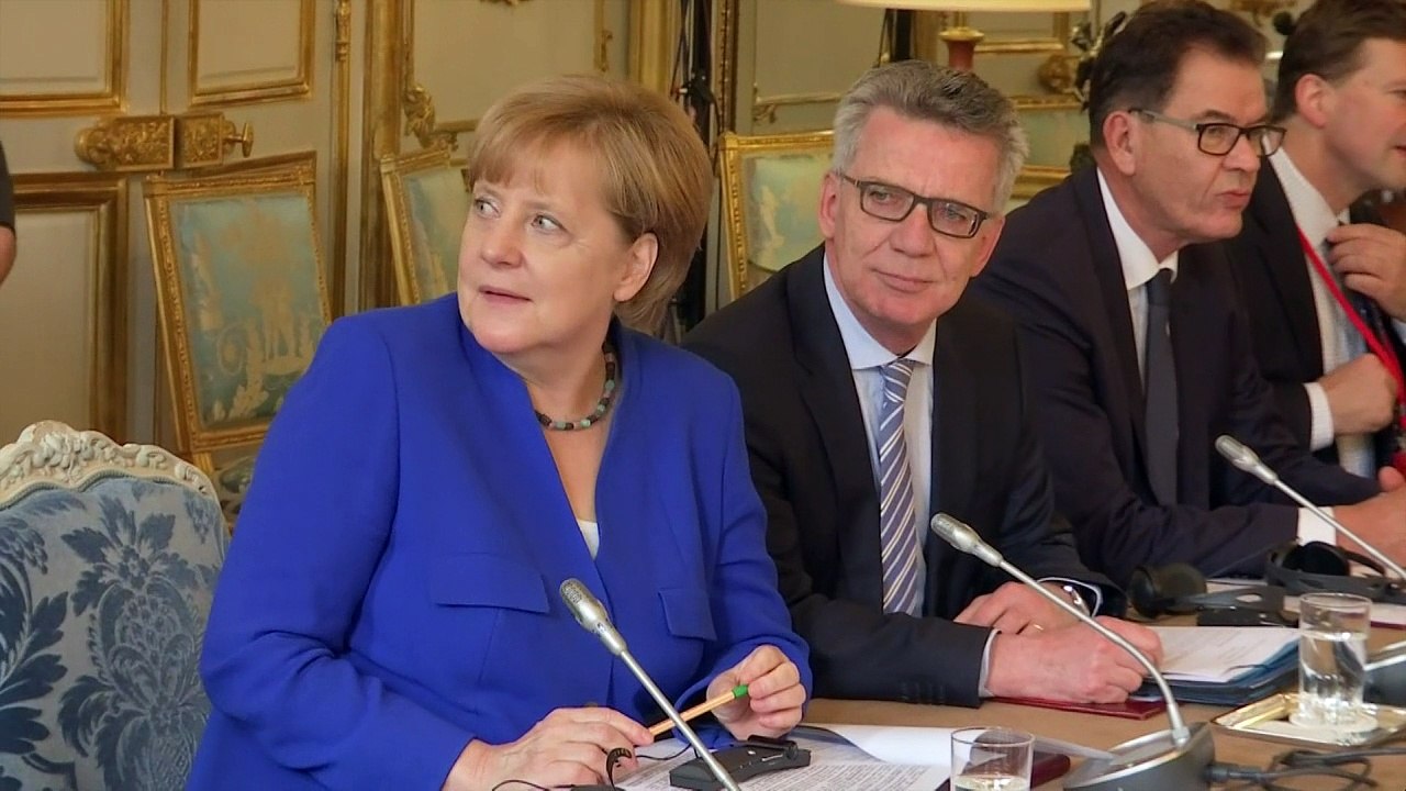 Beginn der Ära "mercron"