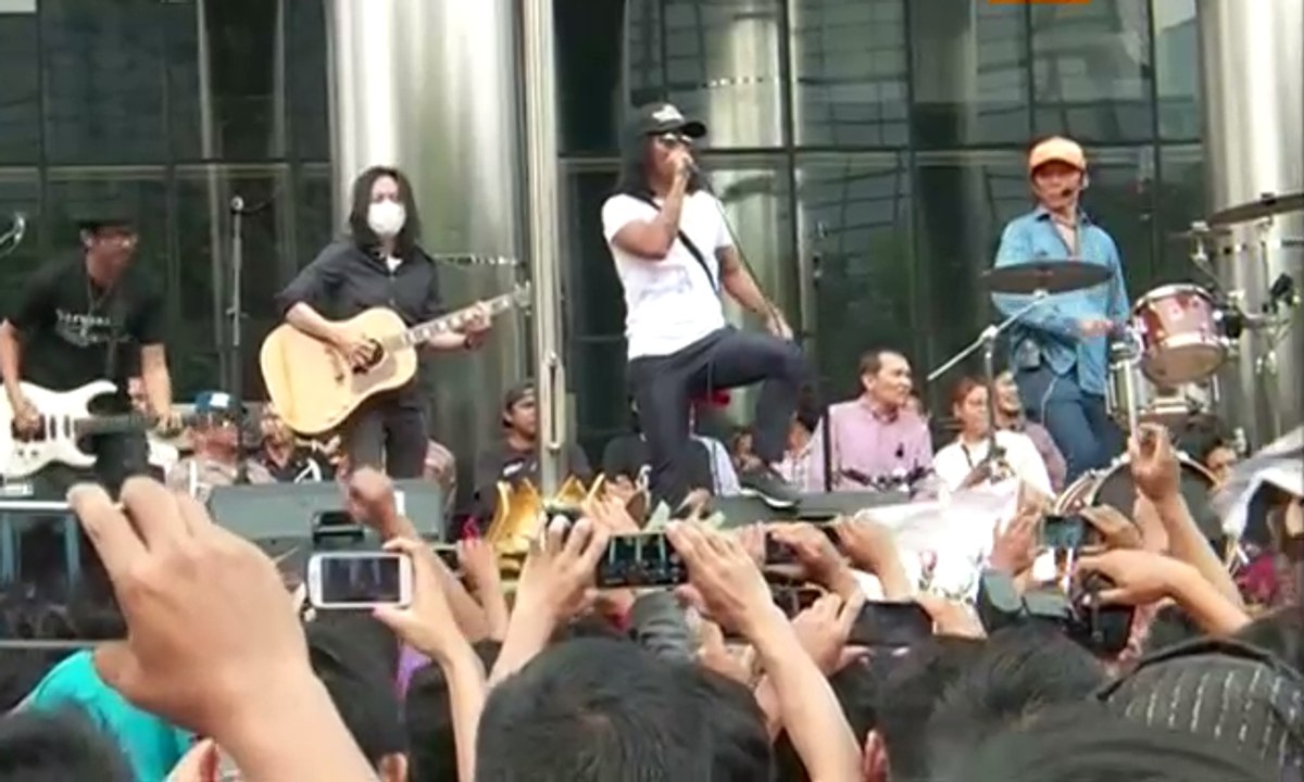 Slank Dukung KPK dan Tolak Hak Angket