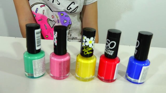 Bad baby with Tantrum and Crying Little Babies Learn Colors with Lipstick Finger Family