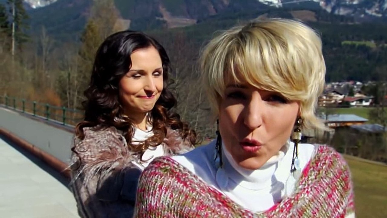 Anita & Alexandra Hofmann - Wo Frieden ist -2012__whit close captions