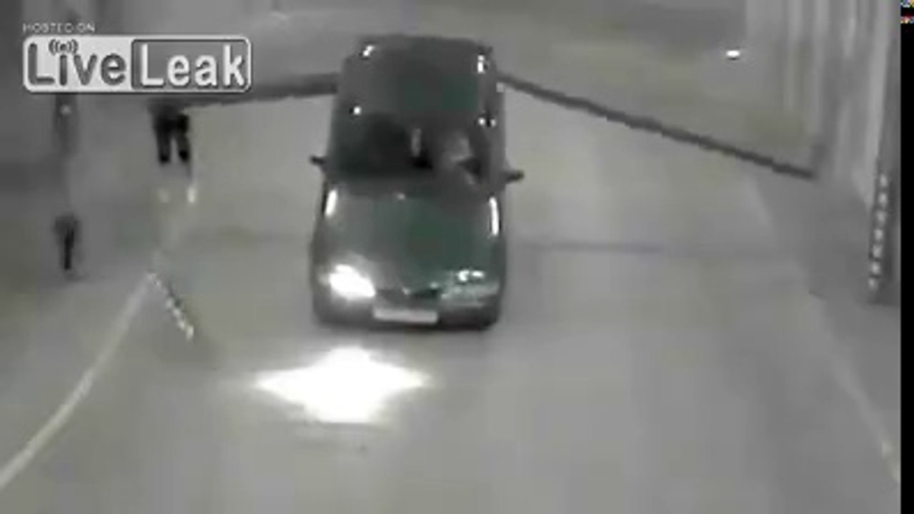 Ne jamais tenter de forcer un rideau métallique de Garage...JAMAIS