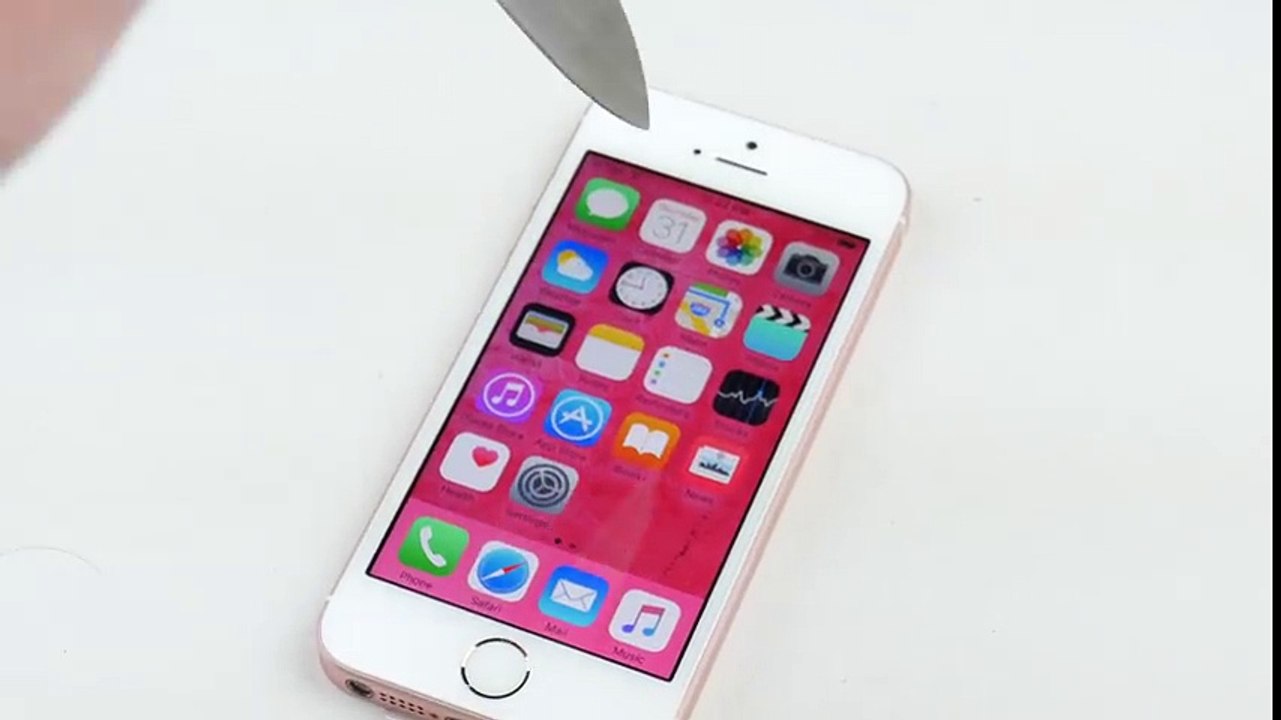 iPhone SE Hammer & Knife Scratch Test