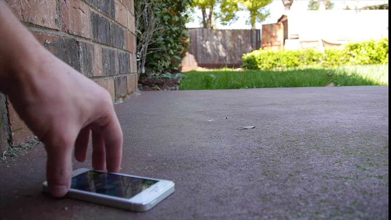 iPhone SE vs iPhone 5S Durability Drop Test