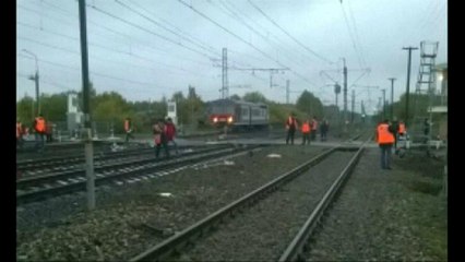 Buszba rohant egy vonat az átjáróban