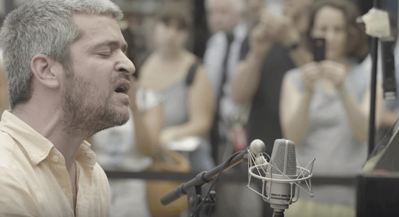 Grégoire   Cover & Station - Don’t look back in anger (Oasis cover)