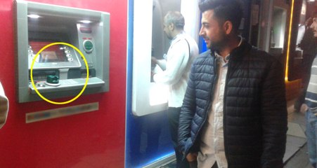 ATM'deki Yapışkanlı Düzeneği Fark Eden Vatandaş, Dolandırılmaktan Kurtuldu