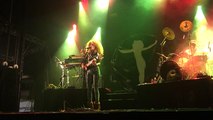 Flavia Coelho a enflammé le public avec sa version live de Paraiso