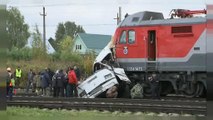 مقتل 19 شخصا في حافلة ركاب اصطدمت بقطار في روسيا