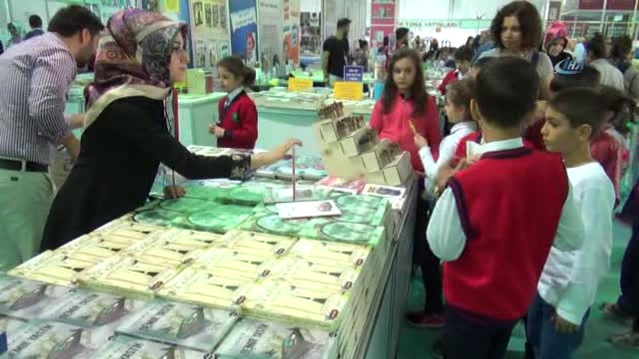 Elazığ'da Kitap Fuarına Yoğun İlgi, Ziyaretçi Sayısı 50 Bini Geçti