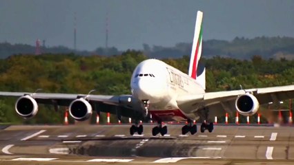 À Düsseldorf, cet A380 atterrit périlleusement en pleine tempête