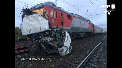 Acidente entre ônibus e trem na Rússia