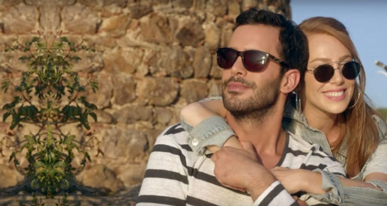 Sevilen İkili Barış Arduç ve Elçin Sangu'nun Yeni Filmlerinden İlk Tanıtım Geldi