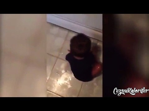 Yerlere Döktüğü Yağ Yüzünden Karda Kar Lastiği Olmayan Araba Gibi Patinaj Çeken Ufaklık