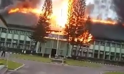 Detik-detik Gedung Milik TNI AD di Medan Terbakar