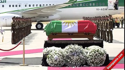 Barzani Talabani'nin naaşına çelenk koydu