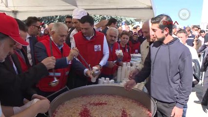 Başbakan Yıldırım'dan Aşure İkramı