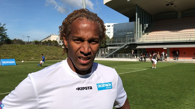 Un match de foot entre anciens du FC Nantes et jeunes migrants et réfugiés