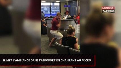 Etats-Unis : Un homme ambiance tout l’aéroport en chantant au micro (Vidéo)