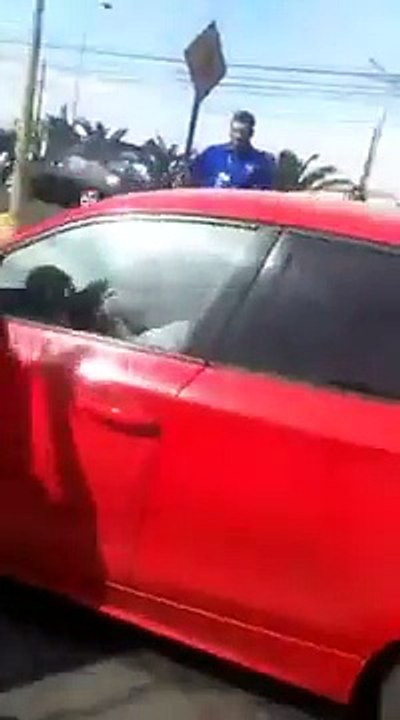 Une femme péte un câble et se venge contre son Ex petit-ami !