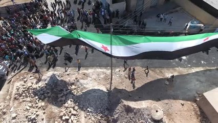 Halep Halkı Deyr Ez Zor Katliamını Kınadı