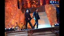 15.(Photos) Salman Khan-Shah Rukh Khan's 'Cycle ride' at Star Screen Awards