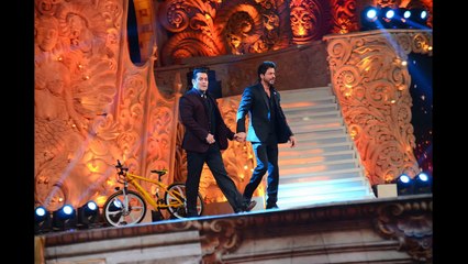 Download Video: 15.(Photos) Salman Khan-Shah Rukh Khan's 'Cycle ride' at Star Screen Awards