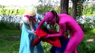 Spiderman loses his mask! w/ Frozen Elsa, Vampire Elsa, Ariel little mermaid