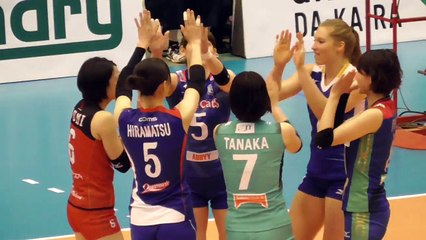 2セット目スタート,このゲームの主役は沙織かと思ったらNECの鳥越選手だった！まさかのリベロがバックアタック３連発！しかもバックアタックライン踏んでも おとがめなし！流石オールスタ