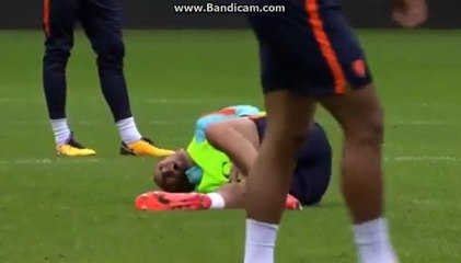 ÚLTIMA HORA: Bas Dosta sofre lesão GRAVÍSSIMA