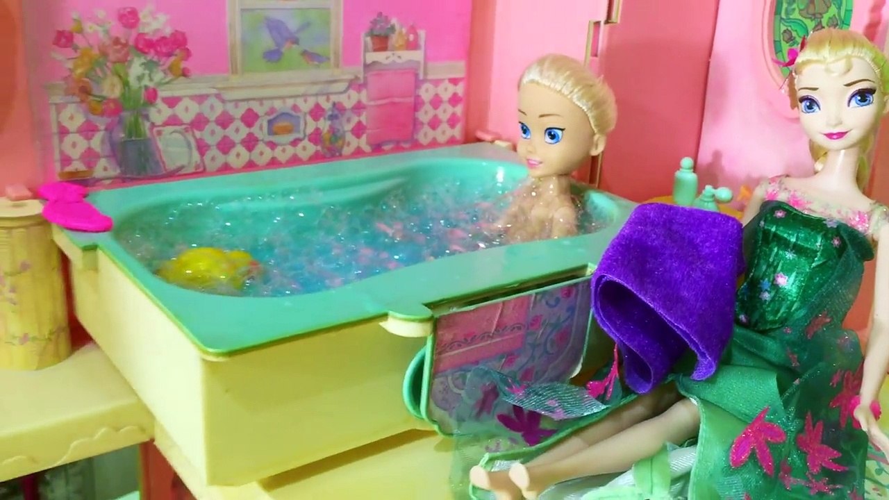 Barbie Dream House Tour with Elsa, Make Ups and Toy Surprises